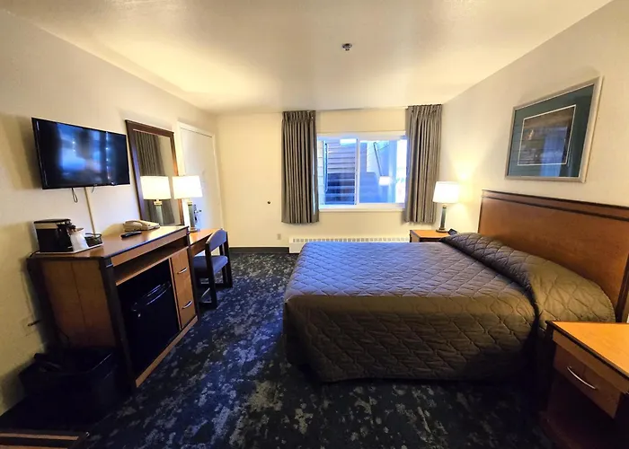 Breeze Inn Hotel
